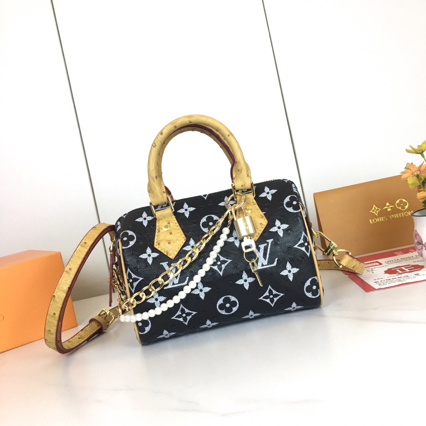 ,M87682,本款 LV x YK Nano Speedy 手袋选择阐述路易威登 x 草间弥生合作系列