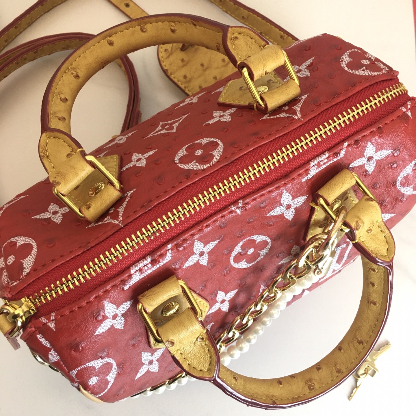 ,鸵鸟纹,M87682,本款 LV x YK Nano Speedy 手袋选择阐述路易威登 x 草间弥生