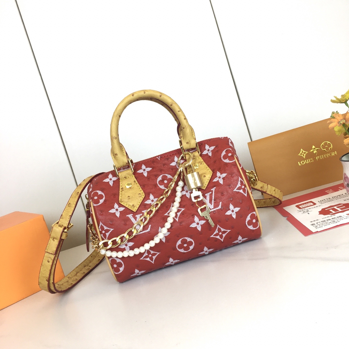 ,鸵鸟纹,M87682,本款 LV x YK Nano Speedy 手袋选择阐述路易威登 x 草间弥生