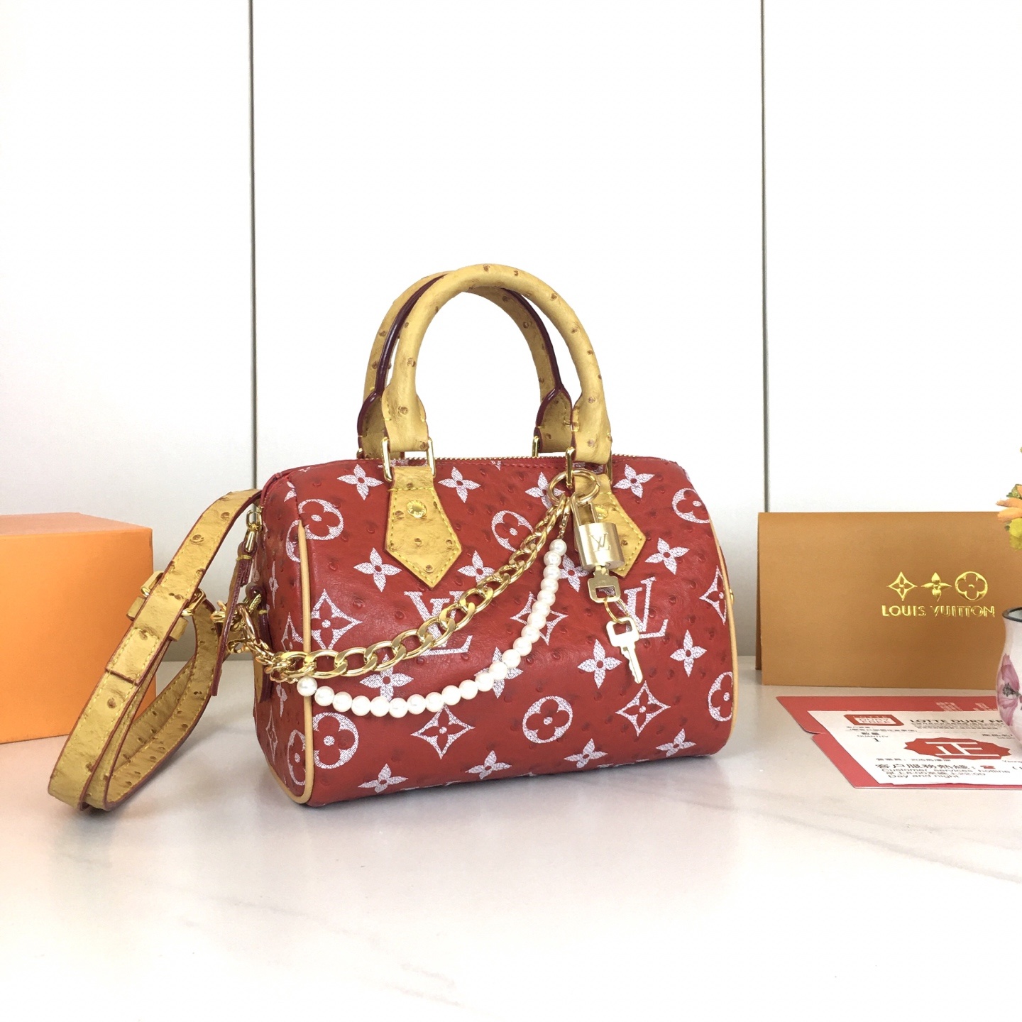 ,鸵鸟纹,M87682,本款 LV x YK Nano Speedy 手袋选择阐述路易威登 x 草间弥生