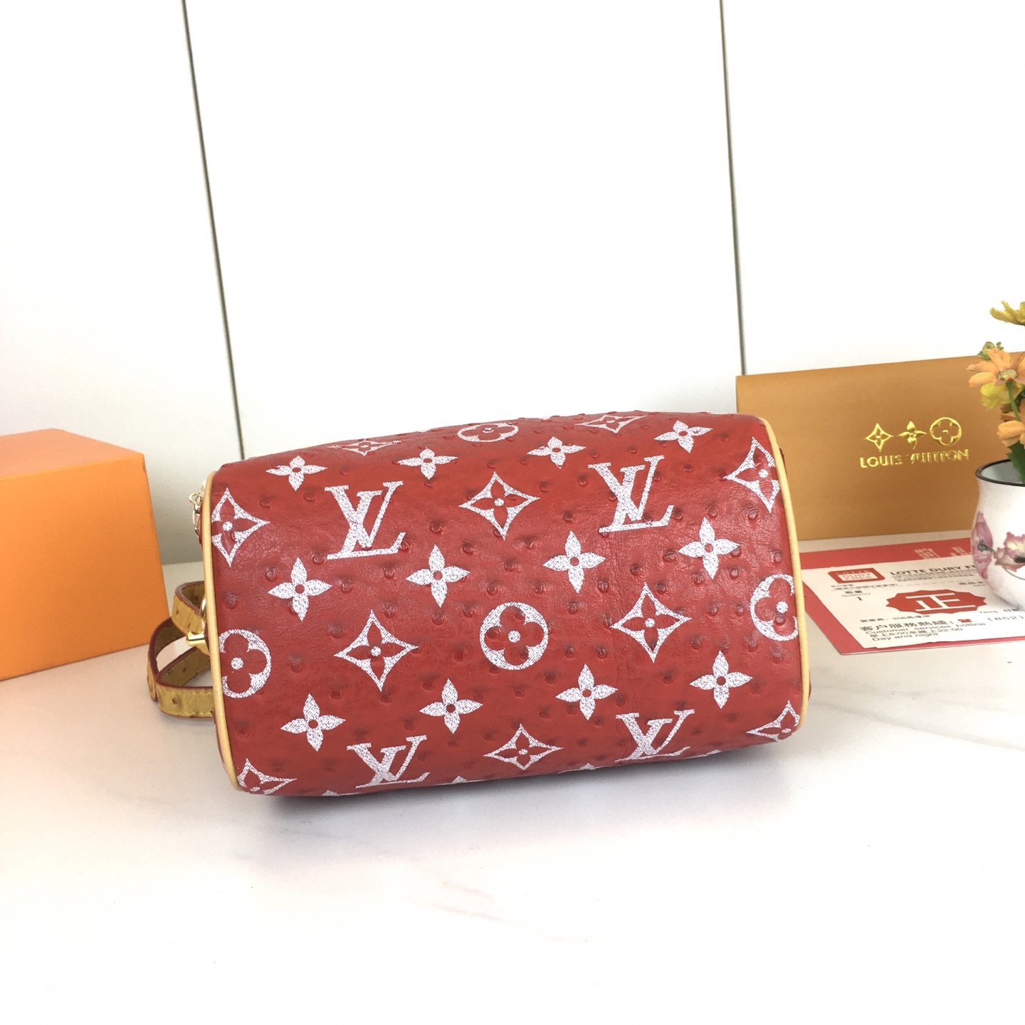 ,鸵鸟纹,M87682,本款 LV x YK Nano Speedy 手袋选择阐述路易威登 x 草间弥生