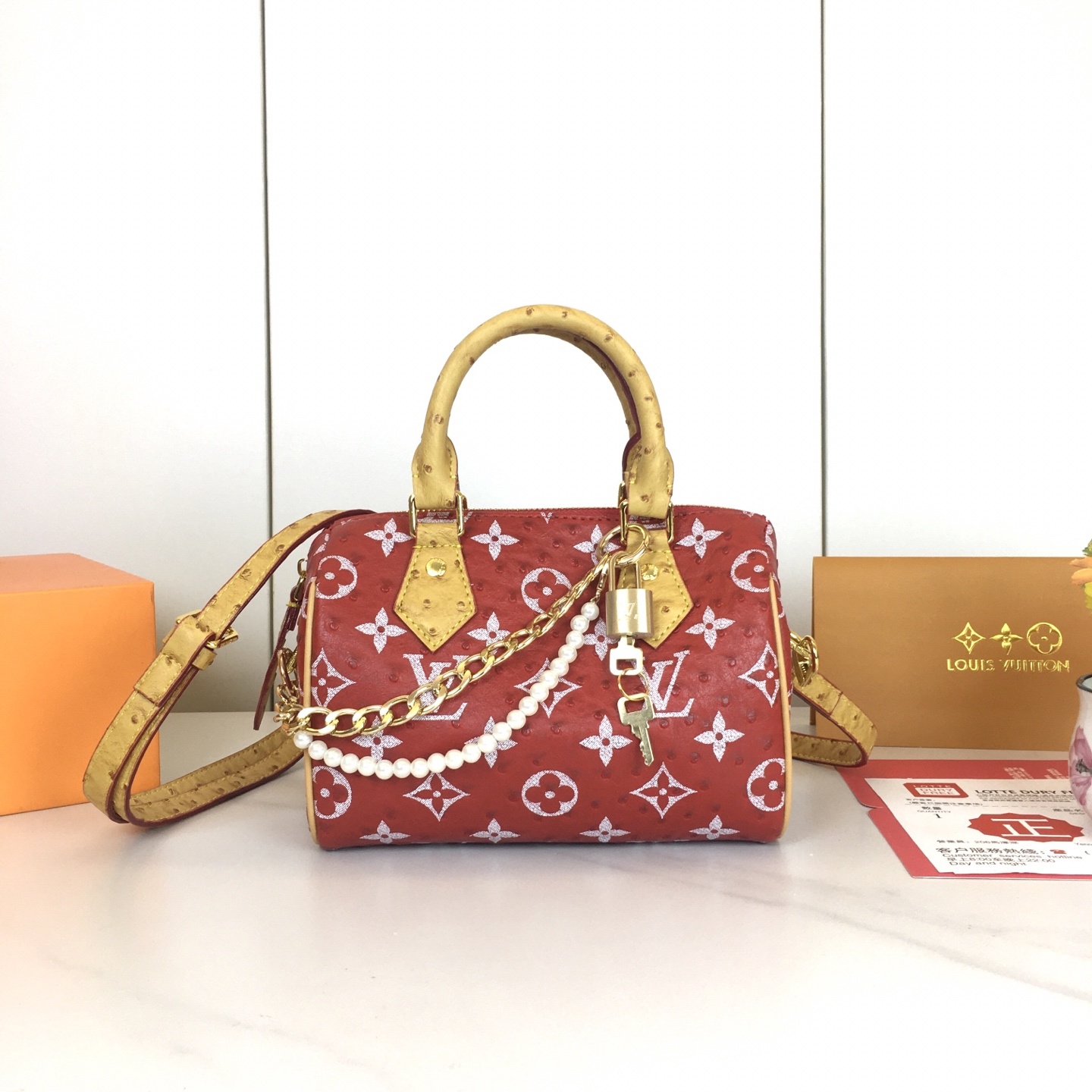 ,鸵鸟纹,M87682,本款 LV x YK Nano Speedy 手袋选择阐述路易威登 x 草间弥生