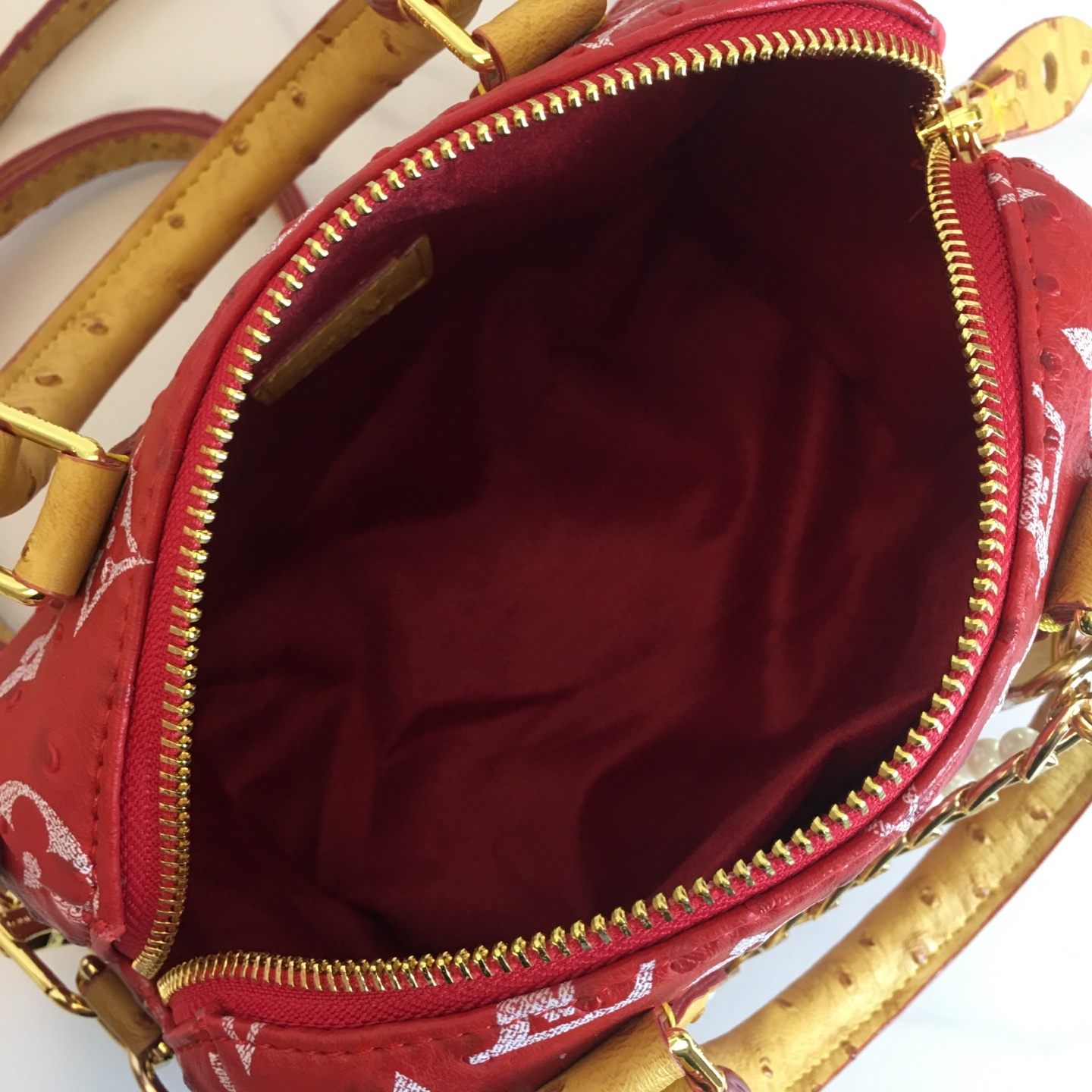 ,鸵鸟纹,M87682,本款 LV x YK Nano Speedy 手袋选择阐述路易威登 x 草间弥生