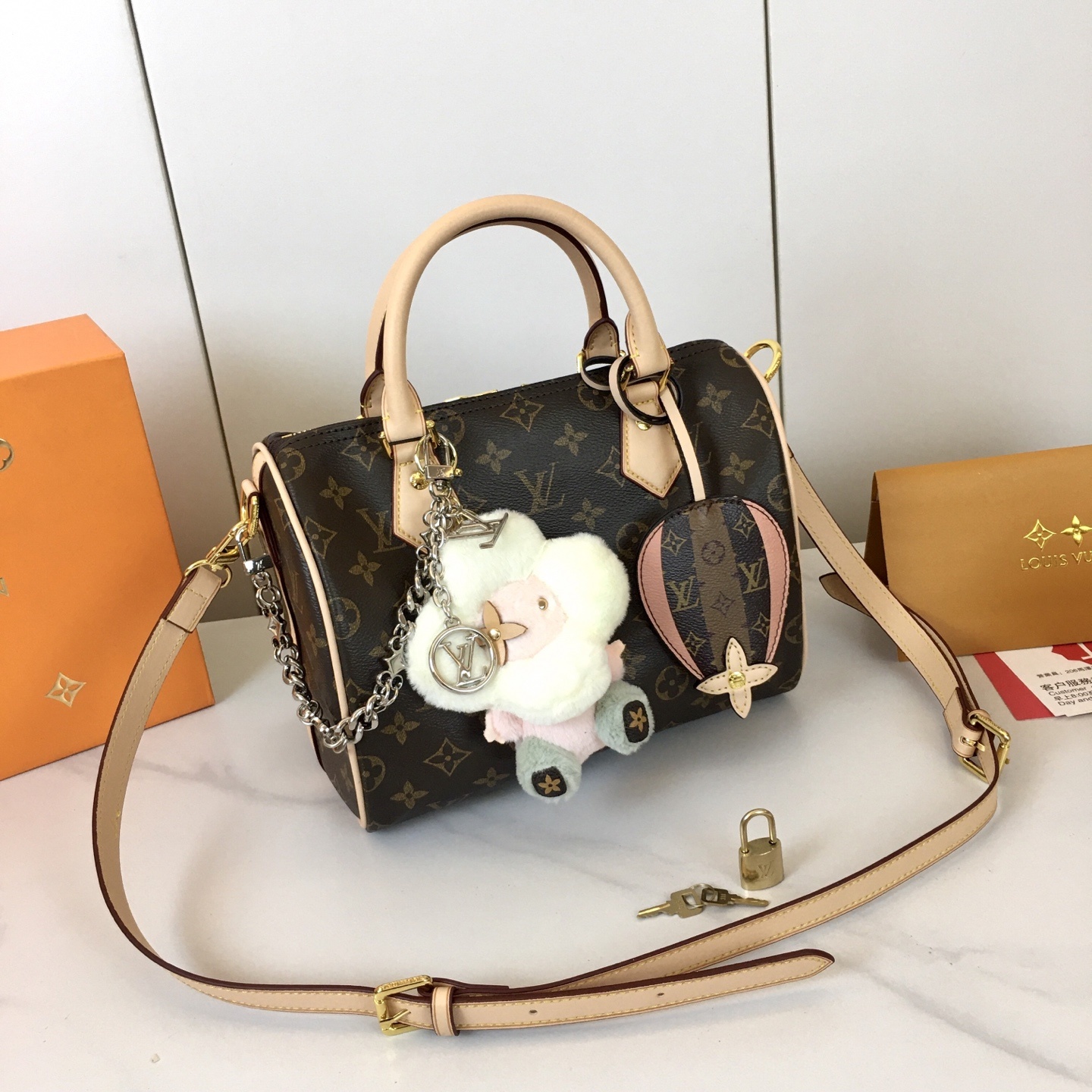 ,顶级原版,M40390,Speedy 25手袋 是款一完美的都市手袋。 标志性造的型与经典的 Mono