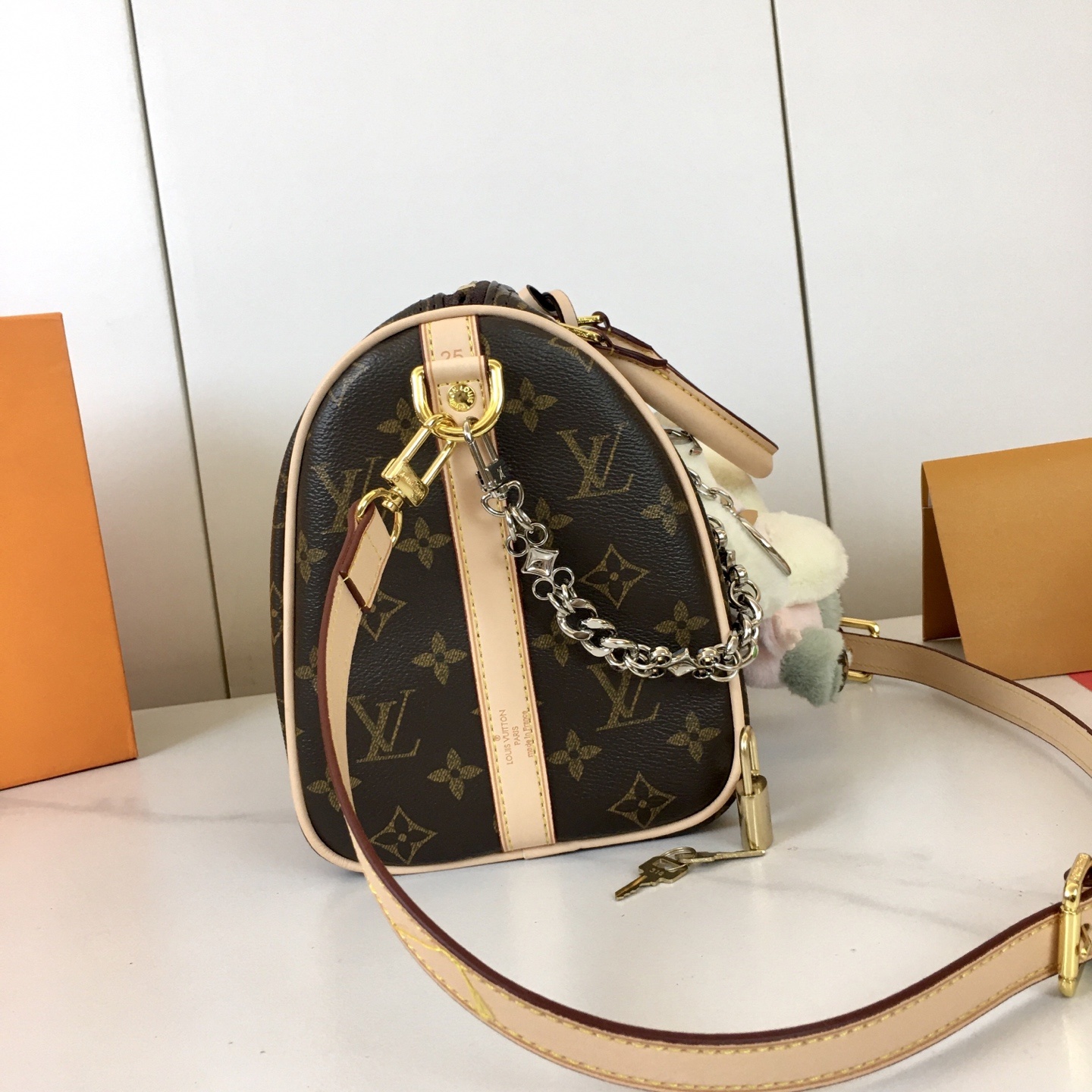 ,顶级原版,M40390,Speedy 25手袋 是款一完美的都市手袋。 标志性造的型与经典的 Mono