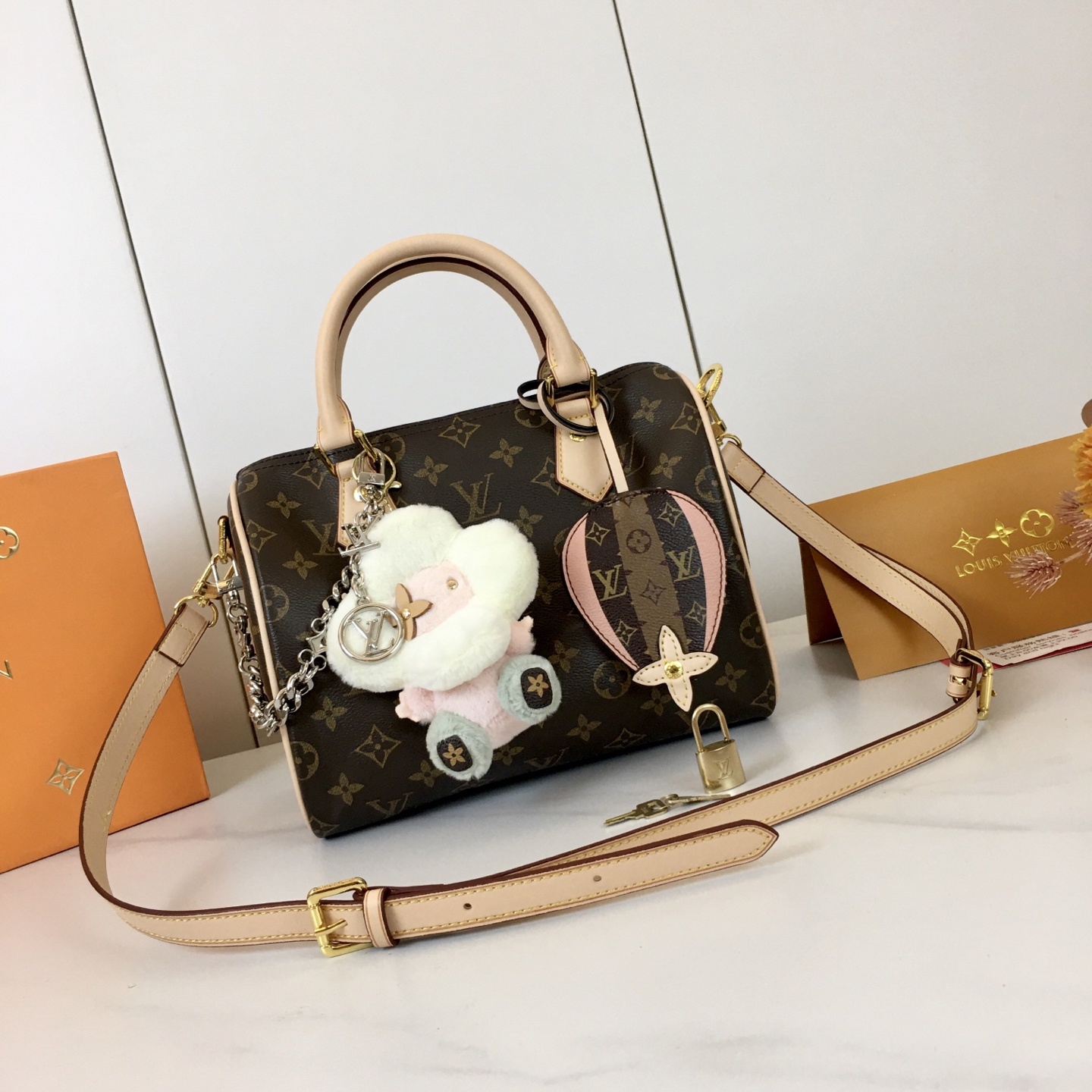 ,顶级原版,M40390,Speedy 25手袋 是款一完美的都市手袋。 标志性造的型与经典的 Mono