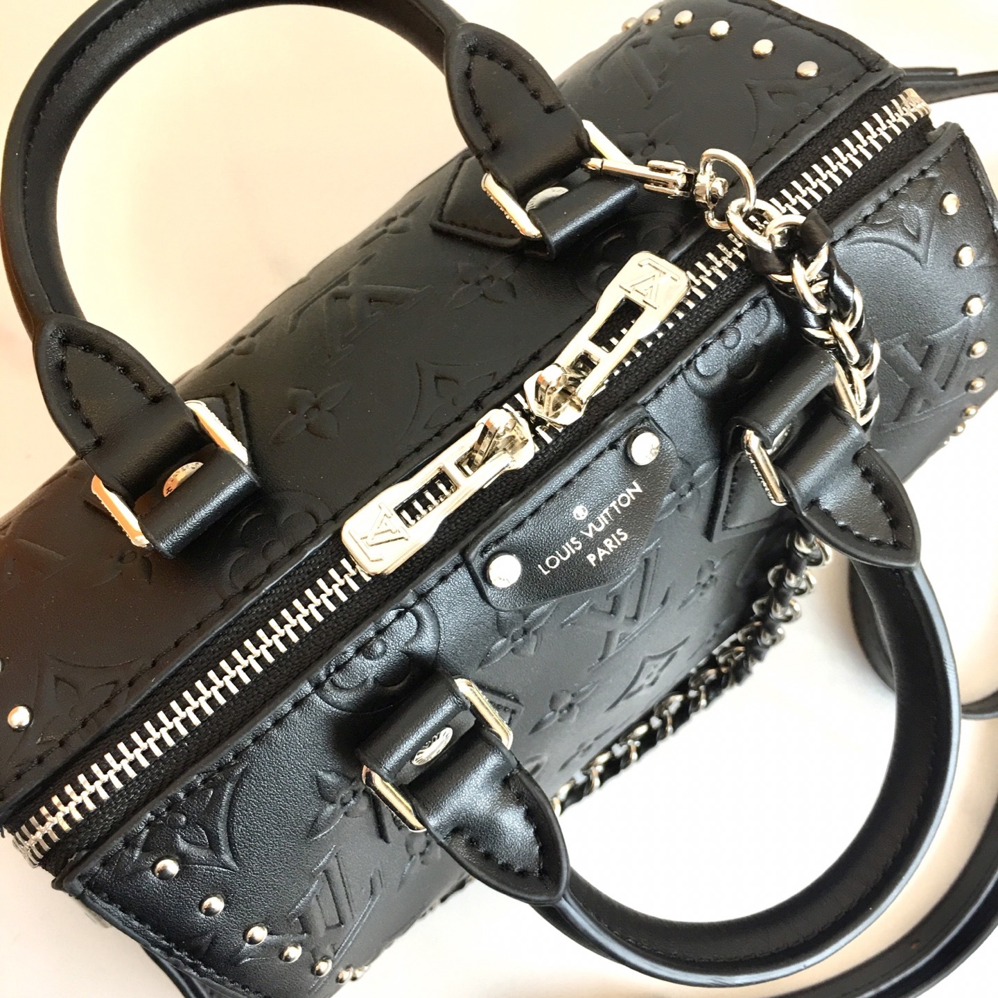 ,M14575 ,M13146,M46681,本款 OnTheGo 小号手袋出自 Monogram Bo