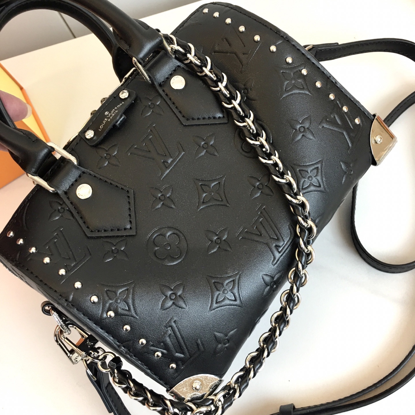 ,M14575 ,M13146,M46681,本款 OnTheGo 小号手袋出自 Monogram Bo