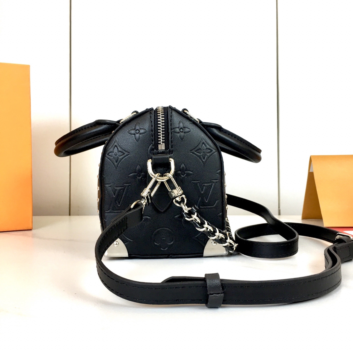 ,M14575 ,M13146,M46681,本款 OnTheGo 小号手袋出自 Monogram Bo