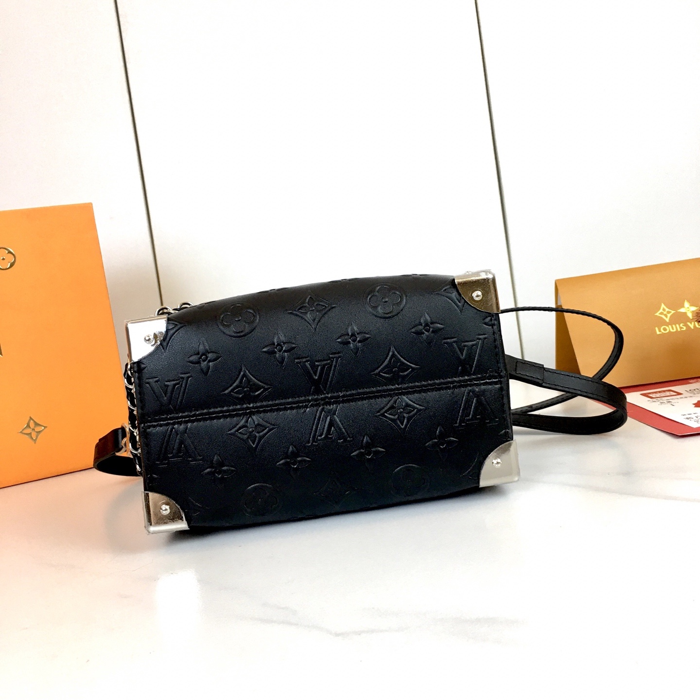 ,M14575 ,M13146,M46681,本款 OnTheGo 小号手袋出自 Monogram Bo