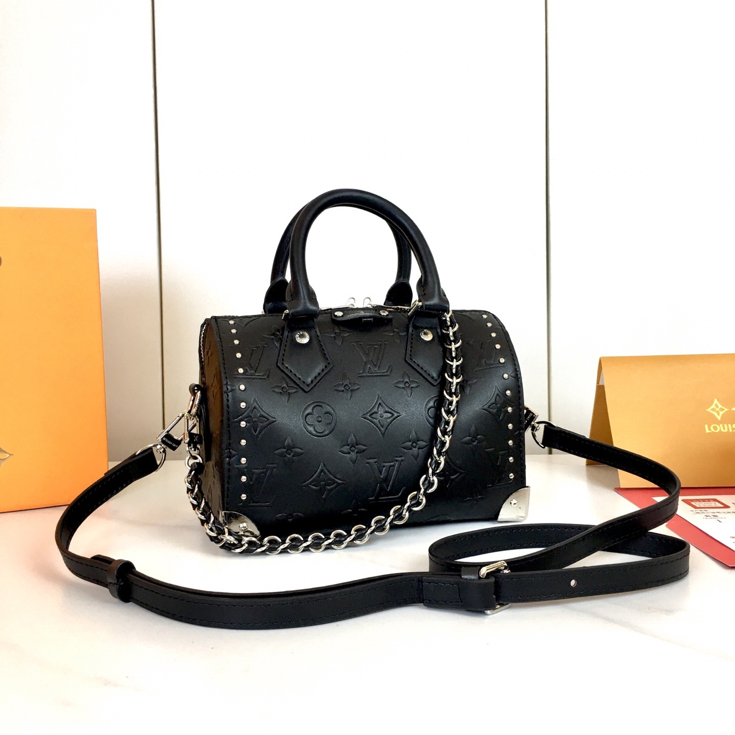 ,M14575 ,M13146,M46681,本款 OnTheGo 小号手袋出自 Monogram Bo