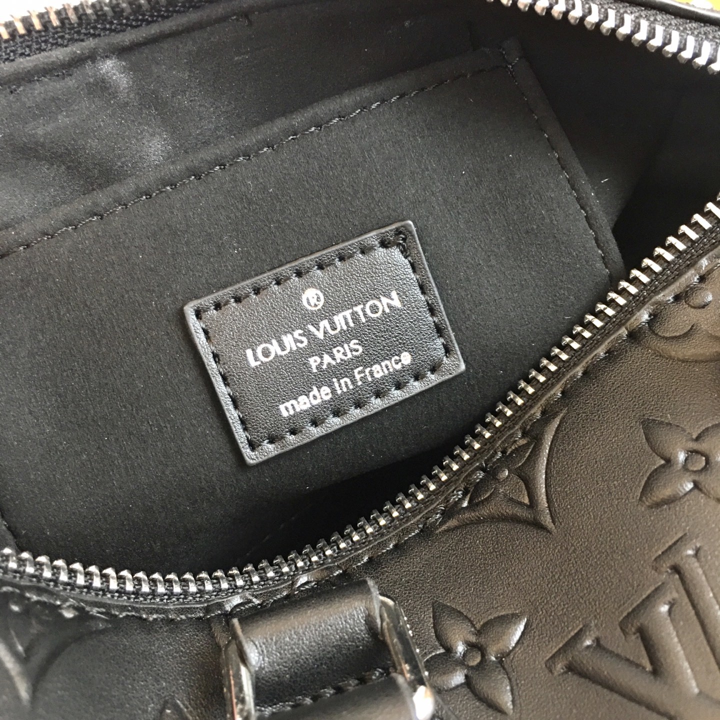 ,M14575 ,M13146,M46681,本款 OnTheGo 小号手袋出自 Monogram Bo