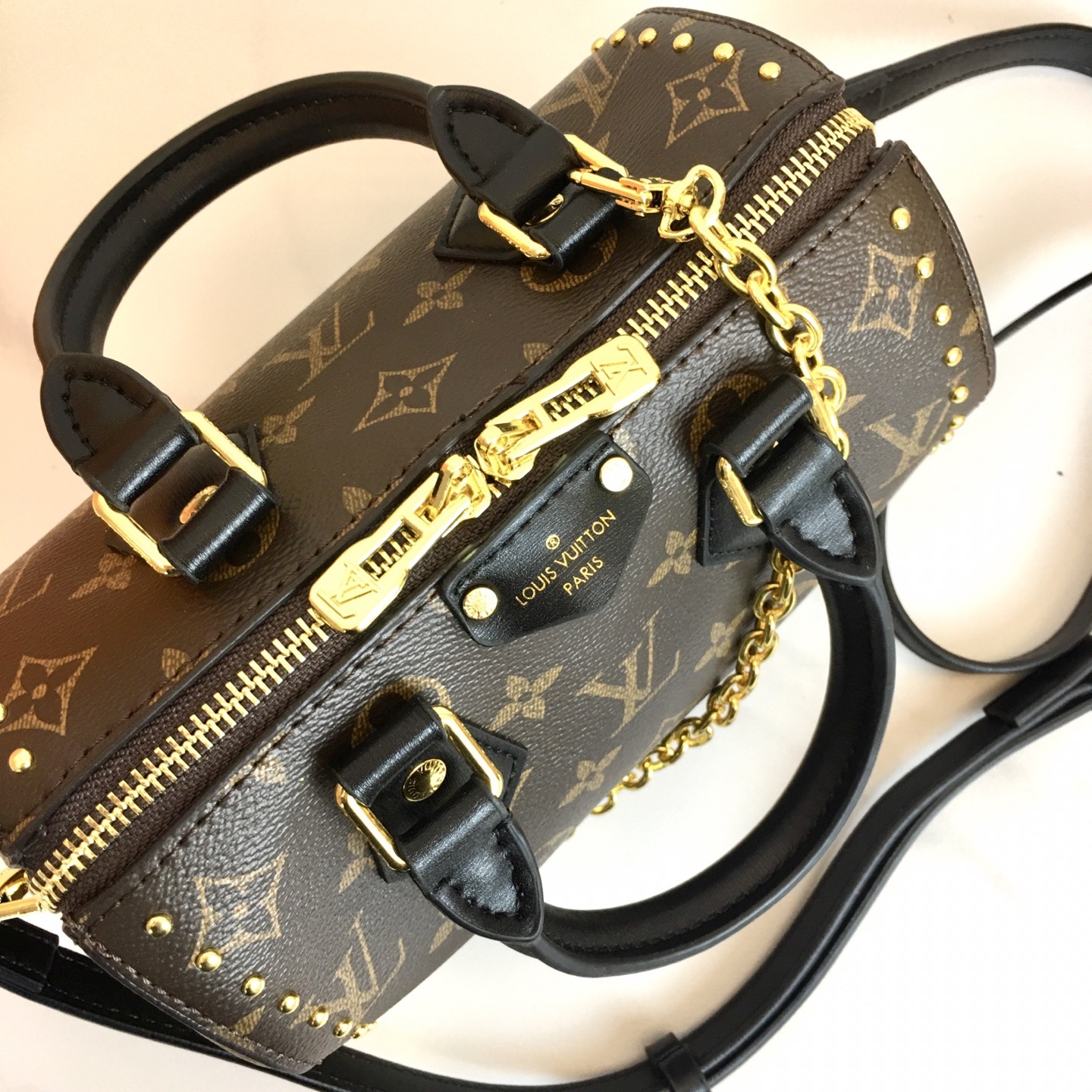 ,M46681,M14575 ,M13146,本款 OnTheGo 小号手袋出自 Monogram Bo