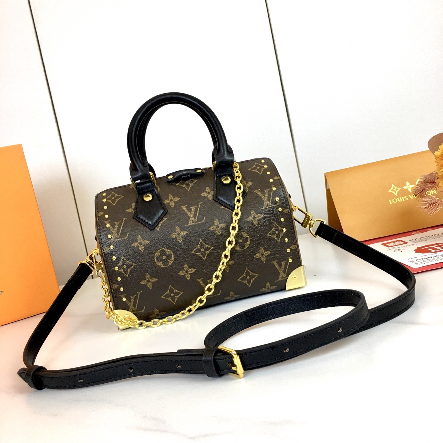 ,M46681,M14575 ,M13146,本款 OnTheGo 小号手袋出自 Monogram Bo