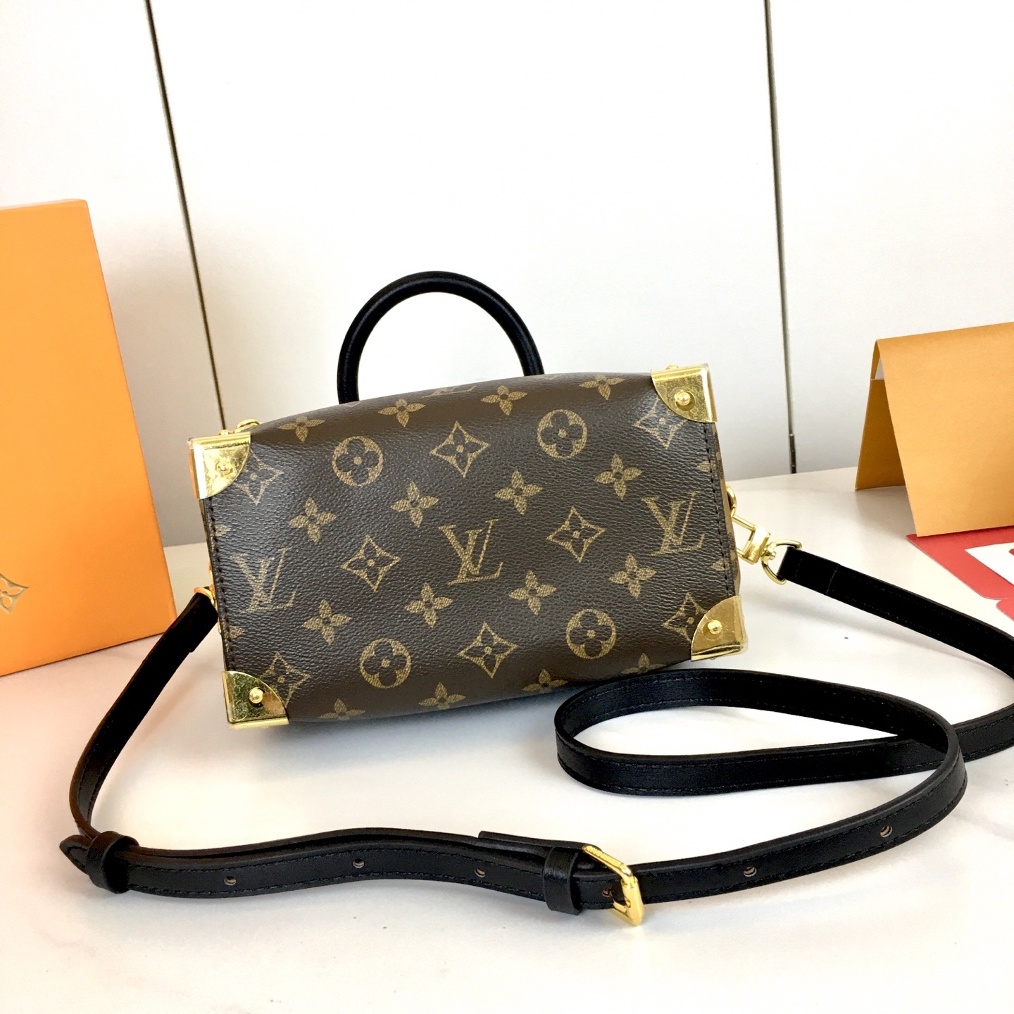 ,M46681,M14575 ,M13146,本款 OnTheGo 小号手袋出自 Monogram Bo