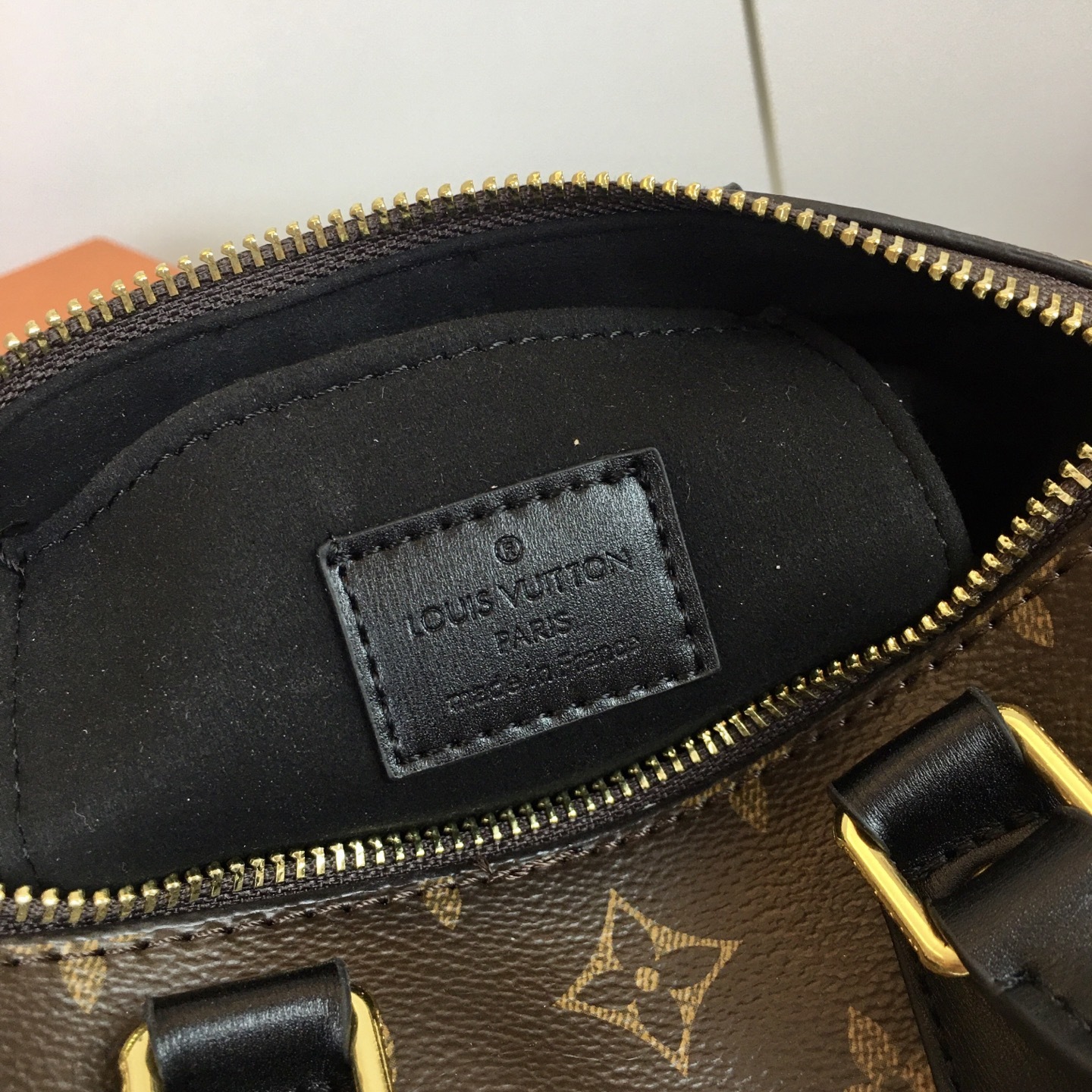 ,M46681,M14575 ,M13146,本款 OnTheGo 小号手袋出自 Monogram Bo