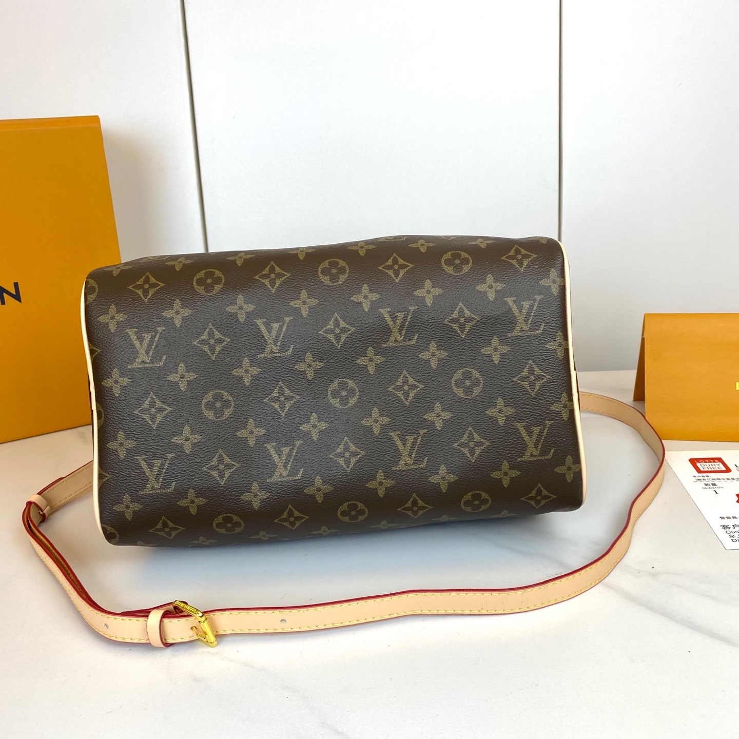 ,M40391,SPeedy 30手袋 是款一完美的都市手袋。 标志性造的型与经典的 Monogram