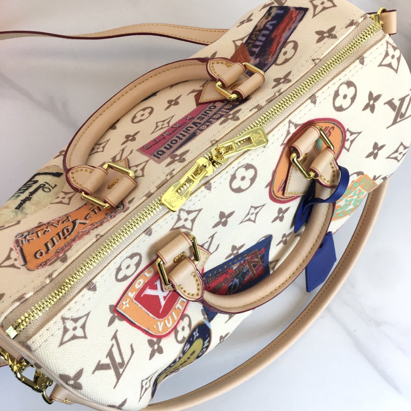 ,M14587 本款 SPeedy Soft 30 手袋以复古笔触演绎 Monogram Dune 元素