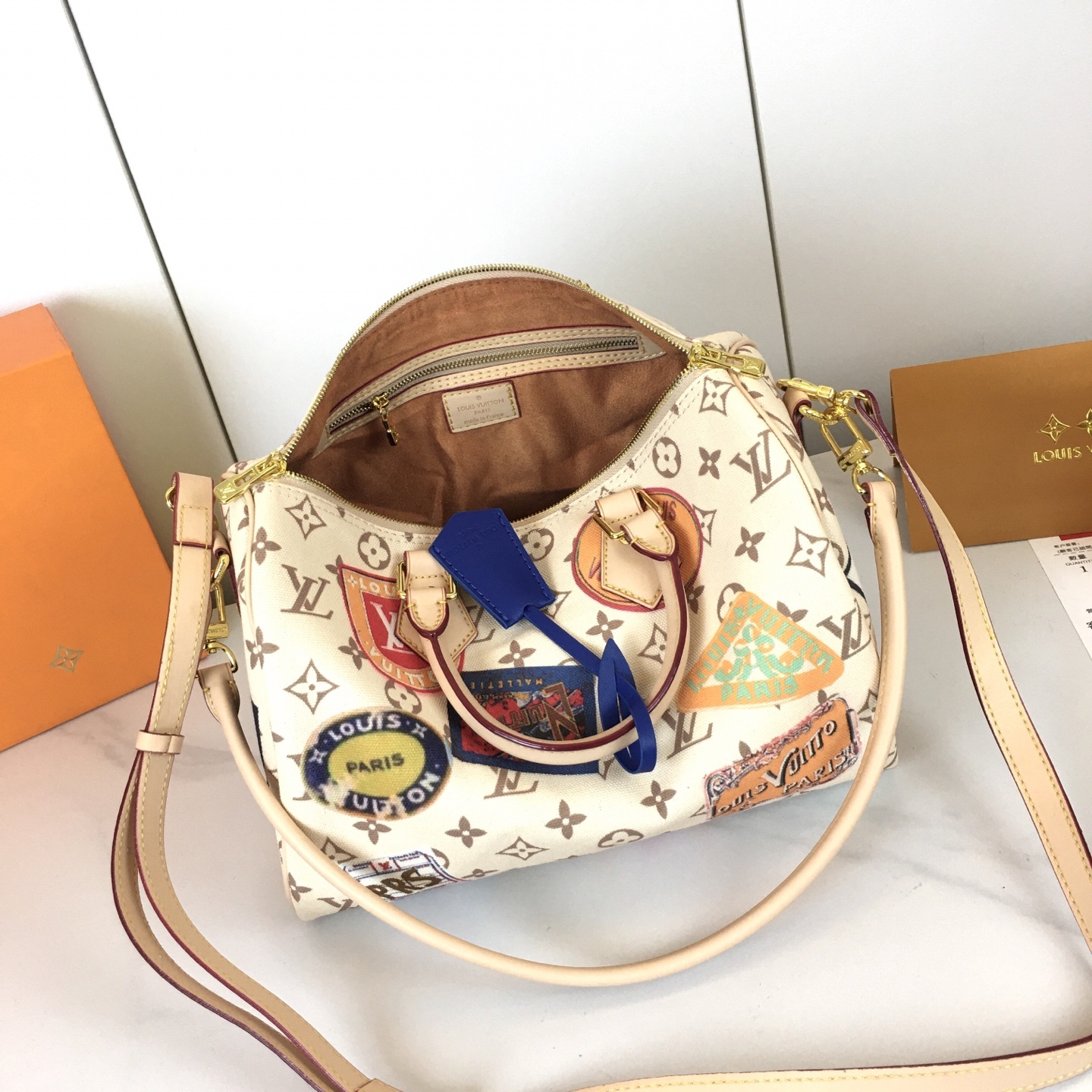 ,M14587 本款 SPeedy Soft 30 手袋以复古笔触演绎 Monogram Dune 元素