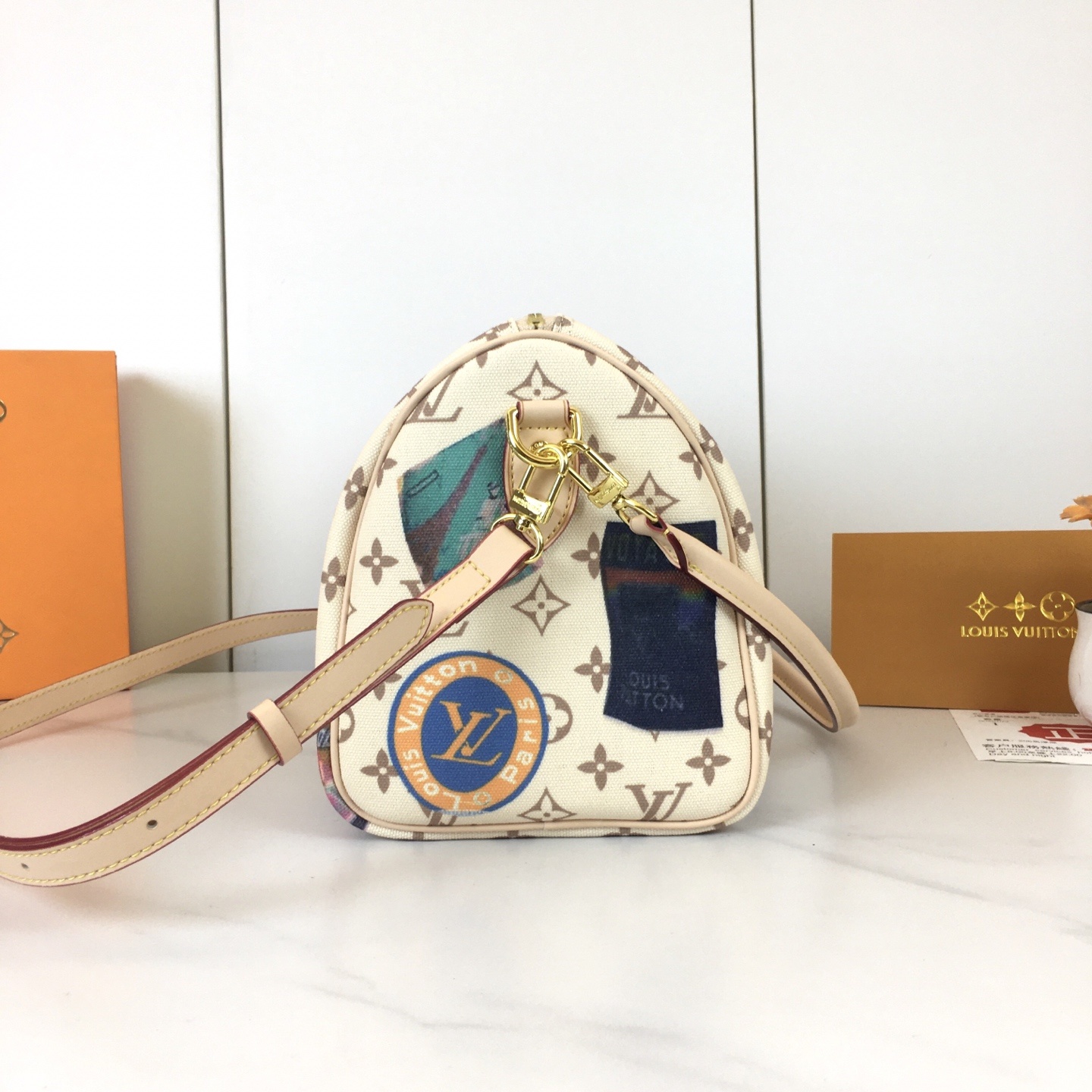 ,M14587 本款 SPeedy Soft 30 手袋以复古笔触演绎 Monogram Dune 元素