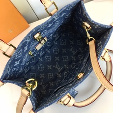 ,M14633,M46629,M22976,M59856本款 OnTheGo 小号手袋为 Monogram 帆布渲染全新 ,M14633,M46629,M22976,M59856本款 OnTheGo 小号手袋为 Monogram 帆布渲染全新