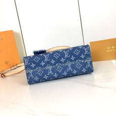 ,M14633,M46629,M22976,M59856本款 OnTheGo 小号手袋为 Monogram 帆布渲染全新 ,M14633,M46629,M22976,M59856本款 OnTheGo 小号手袋为 Monogram 帆布渲染全新