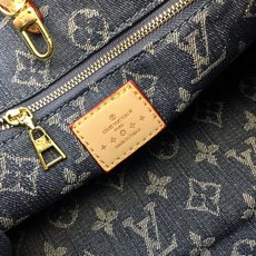,M14633,M46629,M22976,M59856本款 OnTheGo 小号手袋为 Monogram 帆布渲染全新 ,M14633,M46629,M22976,M59856本款 OnTheGo 小号手袋为 Monogram 帆布渲染全新