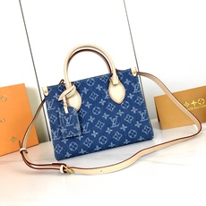 ,M14633,M46629,M22976,M59856本款 OnTheGo 小号手袋为 Monogram 帆布渲染全新 ,M14633,M46629,M22976,M59856本款 OnTheGo 小号手袋为 Monogram 帆布渲染全新