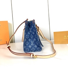 ,M14633,M46629,M22976,M59856本款 OnTheGo 小号手袋为 Monogram 帆布渲染全新 ,M14633,M46629,M22976,M59856本款 OnTheGo 小号手袋为 Monogram 帆布渲染全新