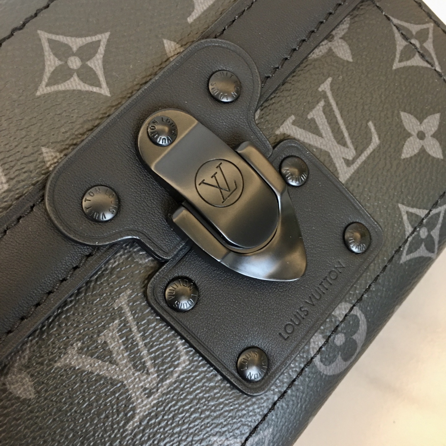 Louis Vuitton Soul Trunk Messenger Bag Monogram Dust Canvas - M11743 3 i1747671790038 149 0 2