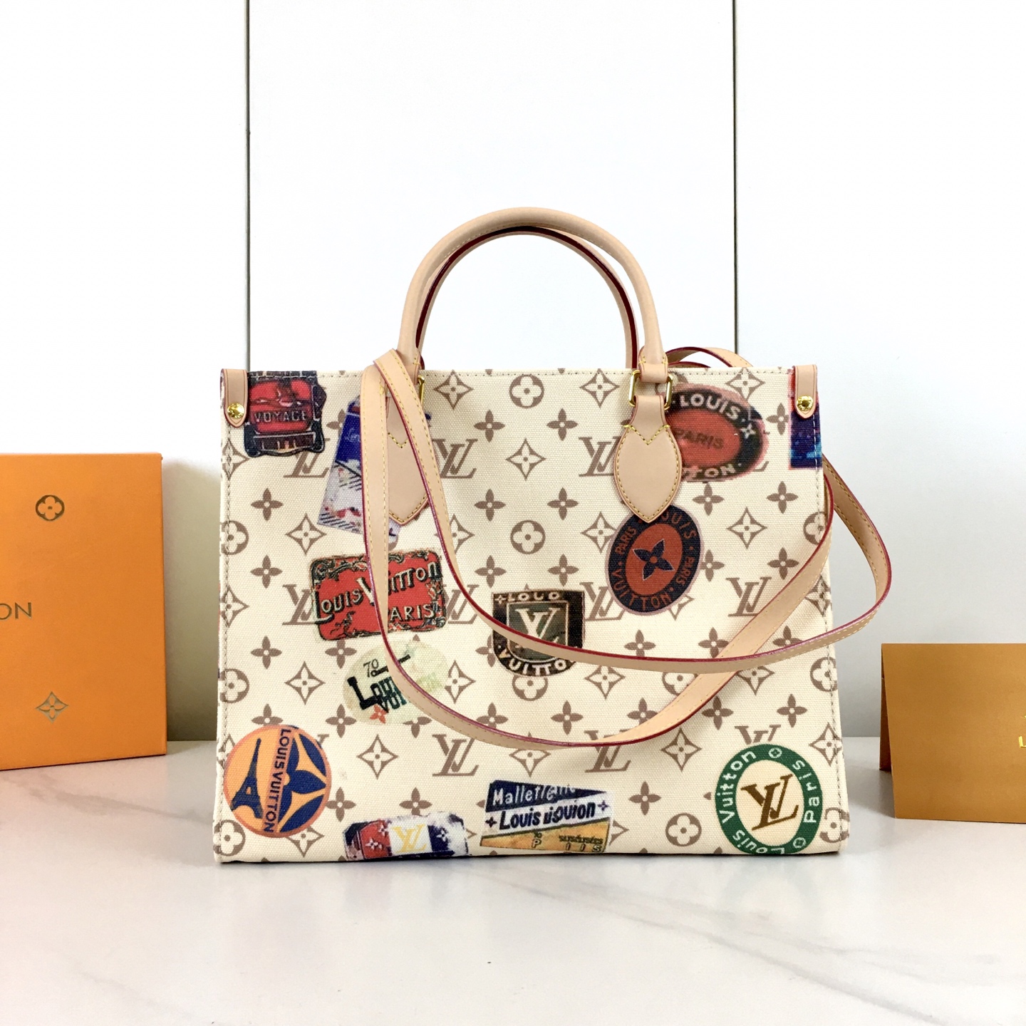 Onthego 中号手袋 - クラシックなMonogramデザイン