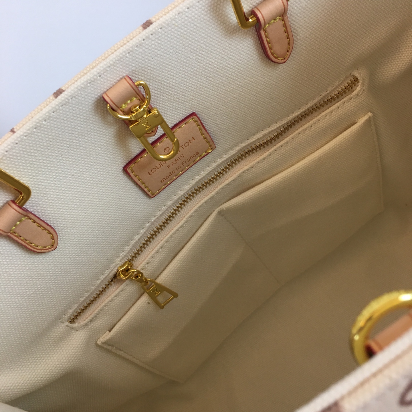 Onthego 中号手袋 - クラシックなMonogramデザイン