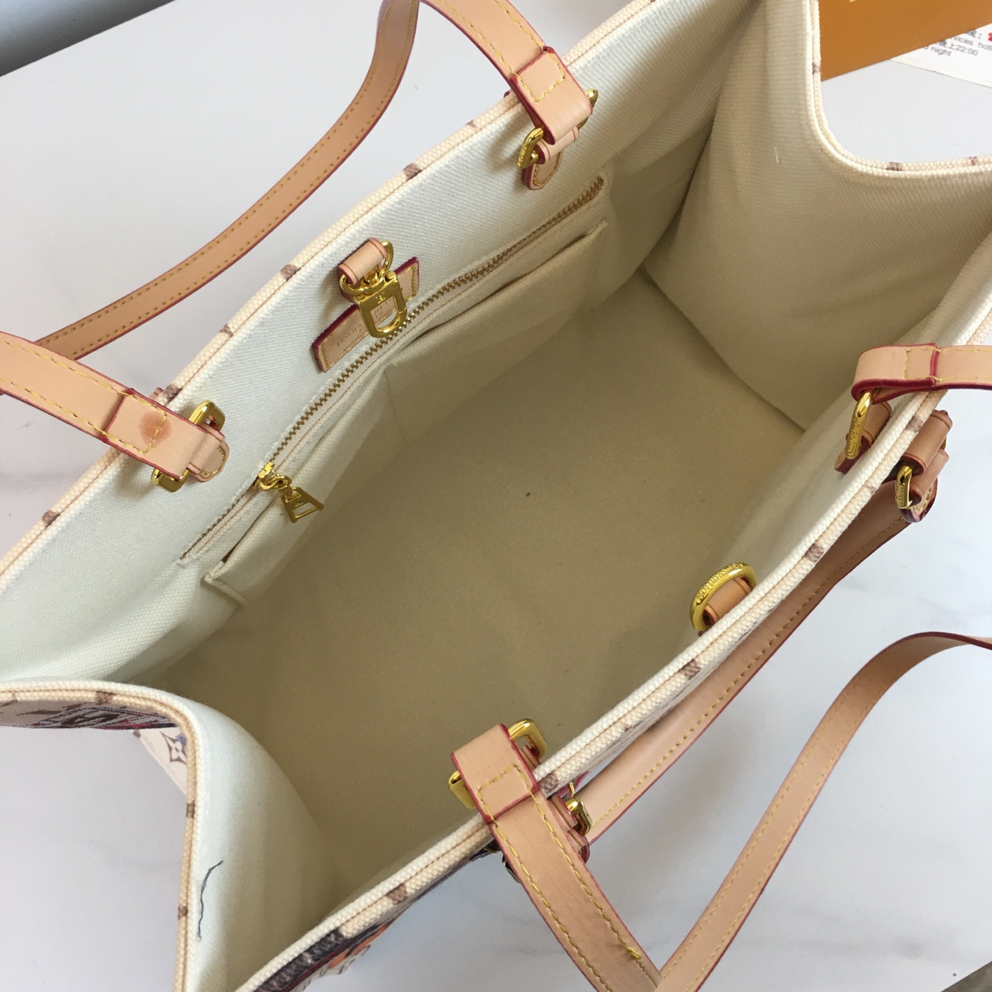 Onthego 中号手袋 - クラシックなMonogramデザイン