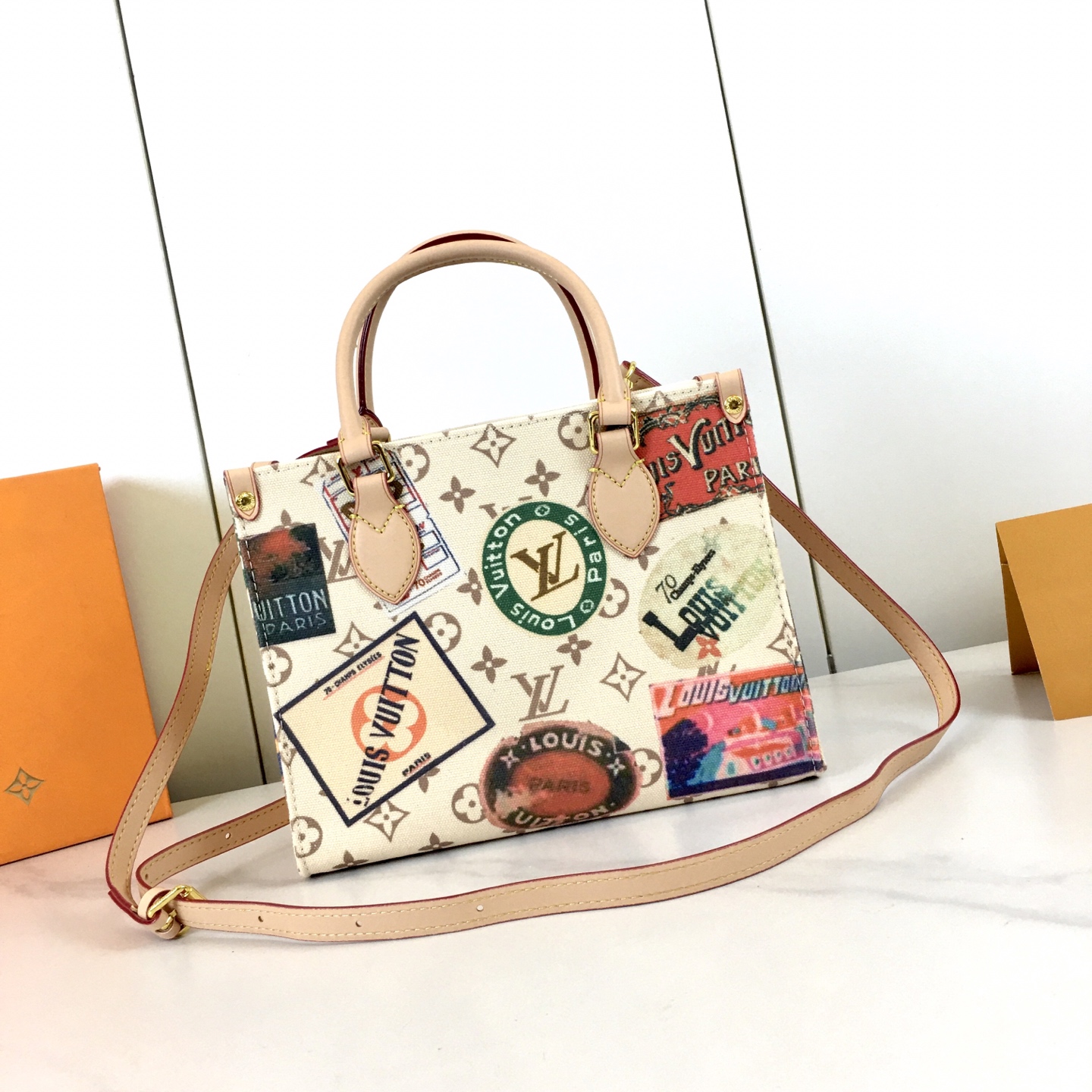 OnTheGo 小号手袋 - 春の新色モノグラム