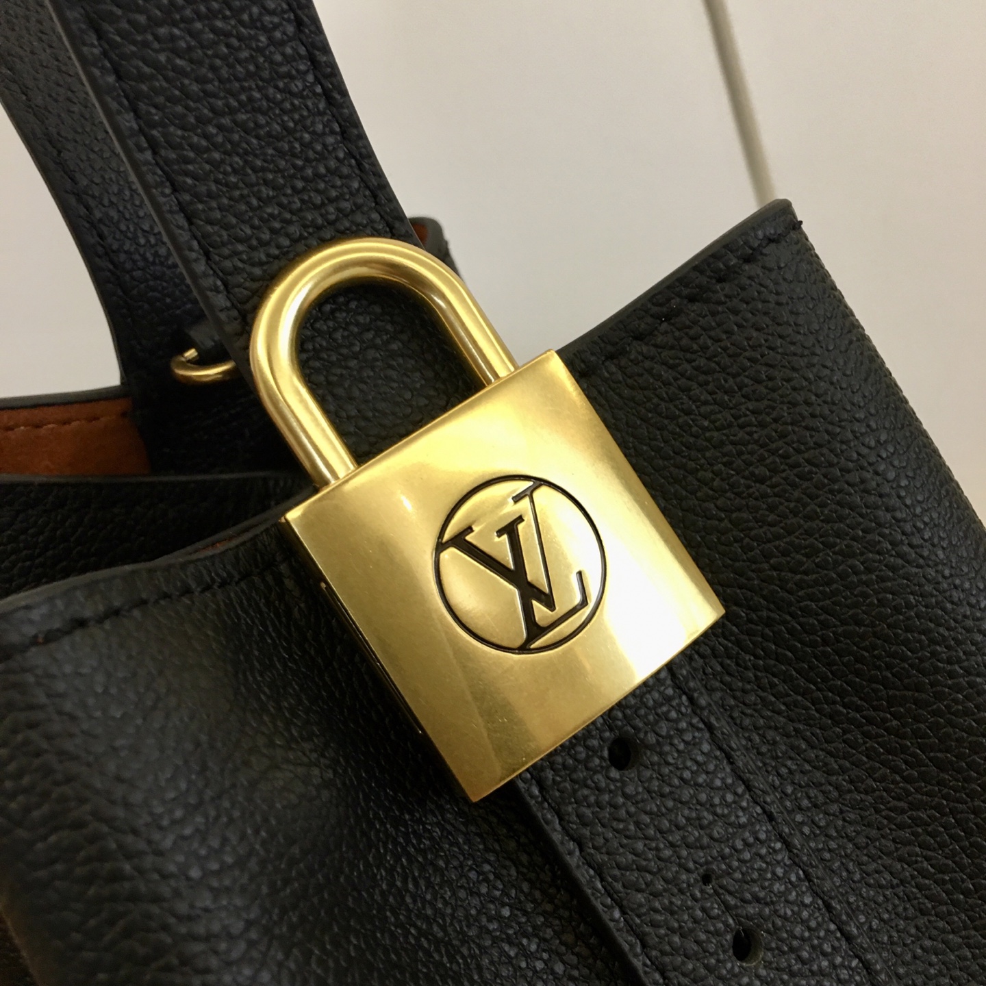 Louis Vuitton Low Key All In BB Black Leather Bucket Bag, 18 x 12 x 16 cm 4 i1752602152492 8480 0 3