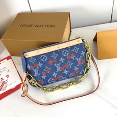 ,独家实拍 M13994樱桃🍒Pochette Accessoires 手袋取材涂层帆布,以缤纷 Monogram 图案 ,独家实拍 M13994樱桃🍒Pochette Accessoires 手袋取材涂层帆布,以缤纷 Monogram 图案