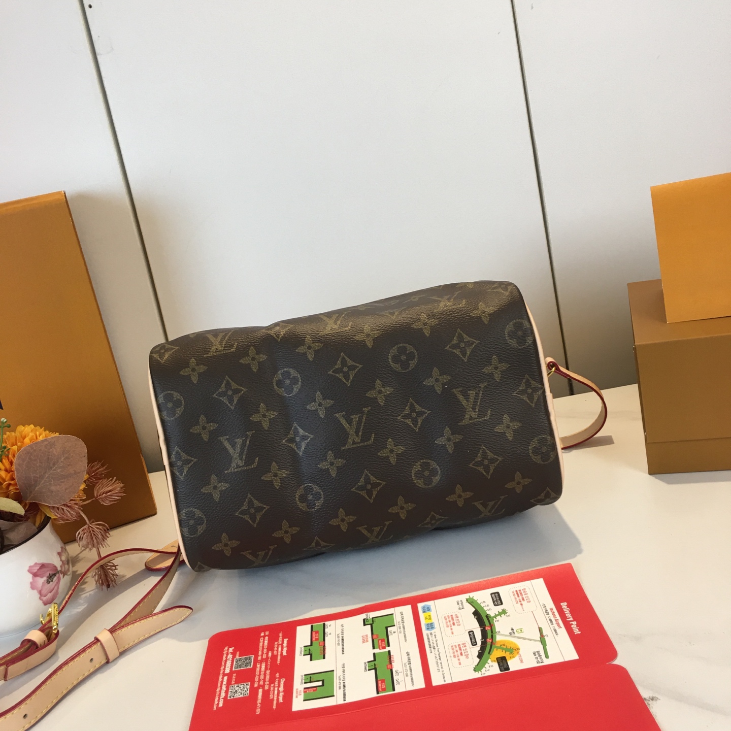 ,顶级原版，M40395，Speedy 25手袋 是款一完美的都市手袋。 标志性造的型与经典的 Monogram 帆布，