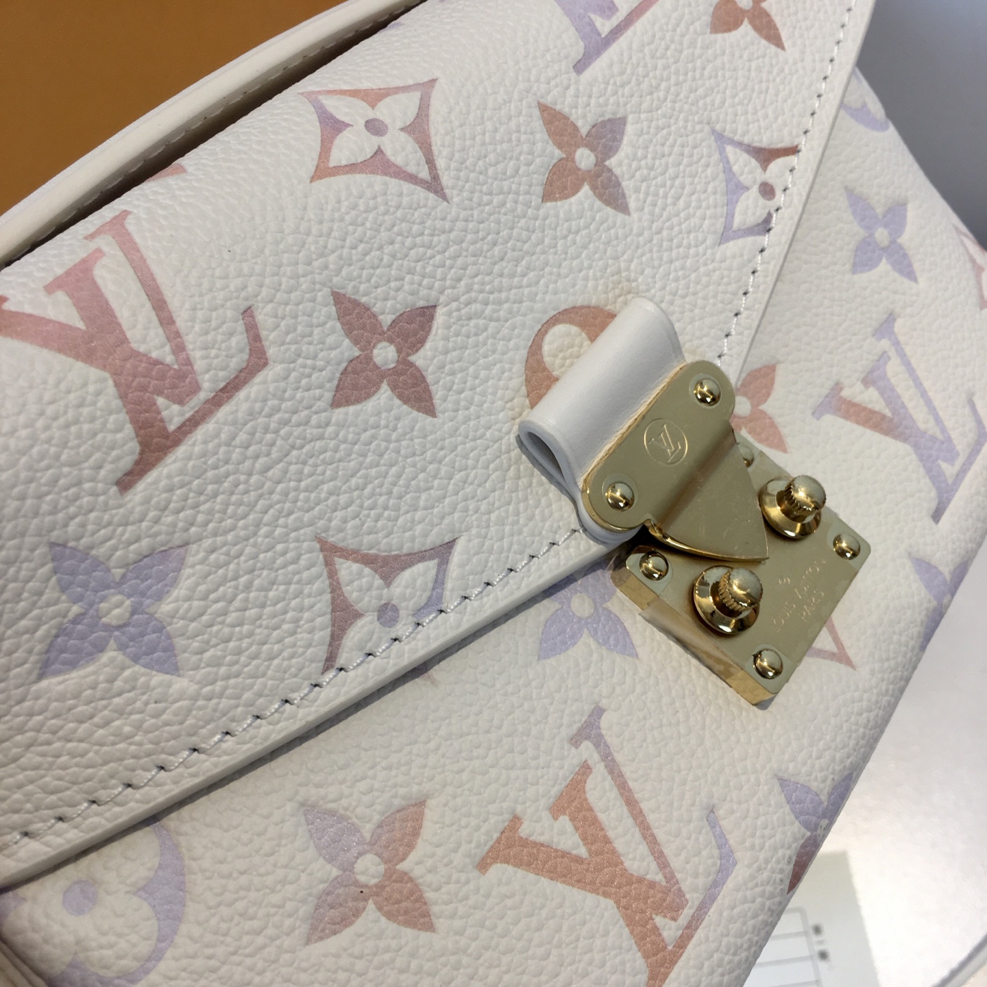 Louis Vuitton White Monogram Empreinte Leather Métis East West Crossbody Bag 6 i1753639798485 8348 0 4