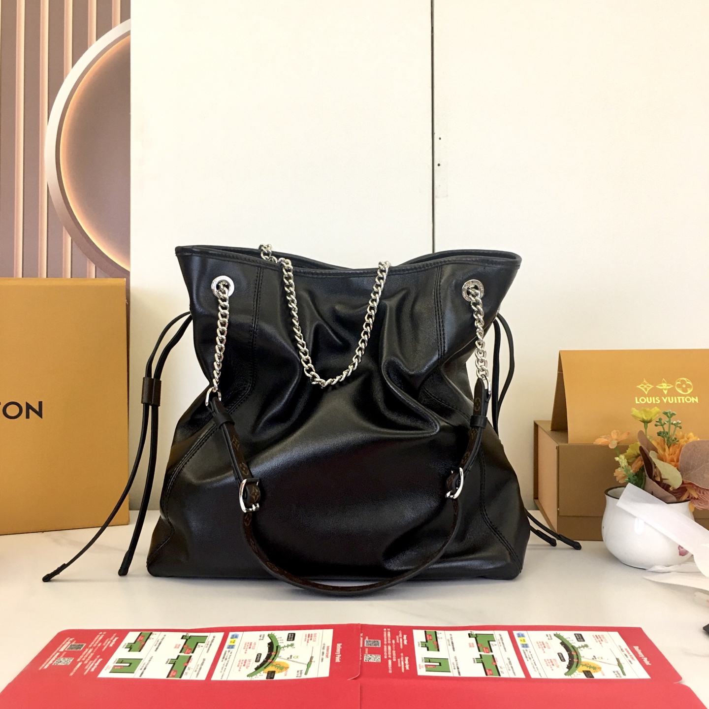 Louis Vuitton Off Duty Black Leather Shoulder Bag with Metal Chain M25545 3 i1754936774976 19 0 1