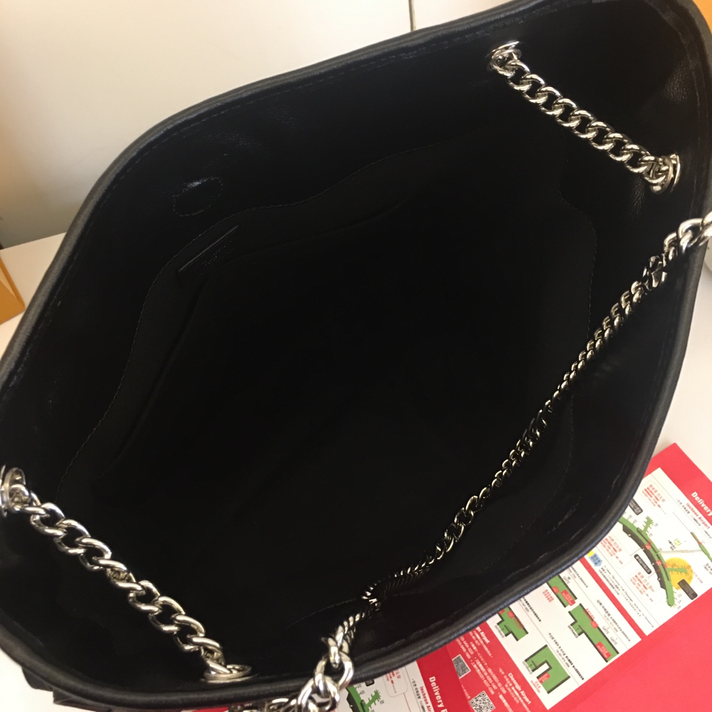 Louis Vuitton Off Duty Black Leather Shoulder Bag with Metal Chain M25545 10 i1754936781697 8879 0 8