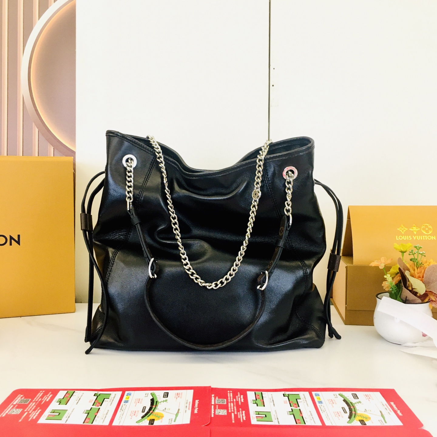 Louis Vuitton Off Duty Black Leather Shoulder Bag with Metal Chain M25545 2 i1754937116271 5548 0 0