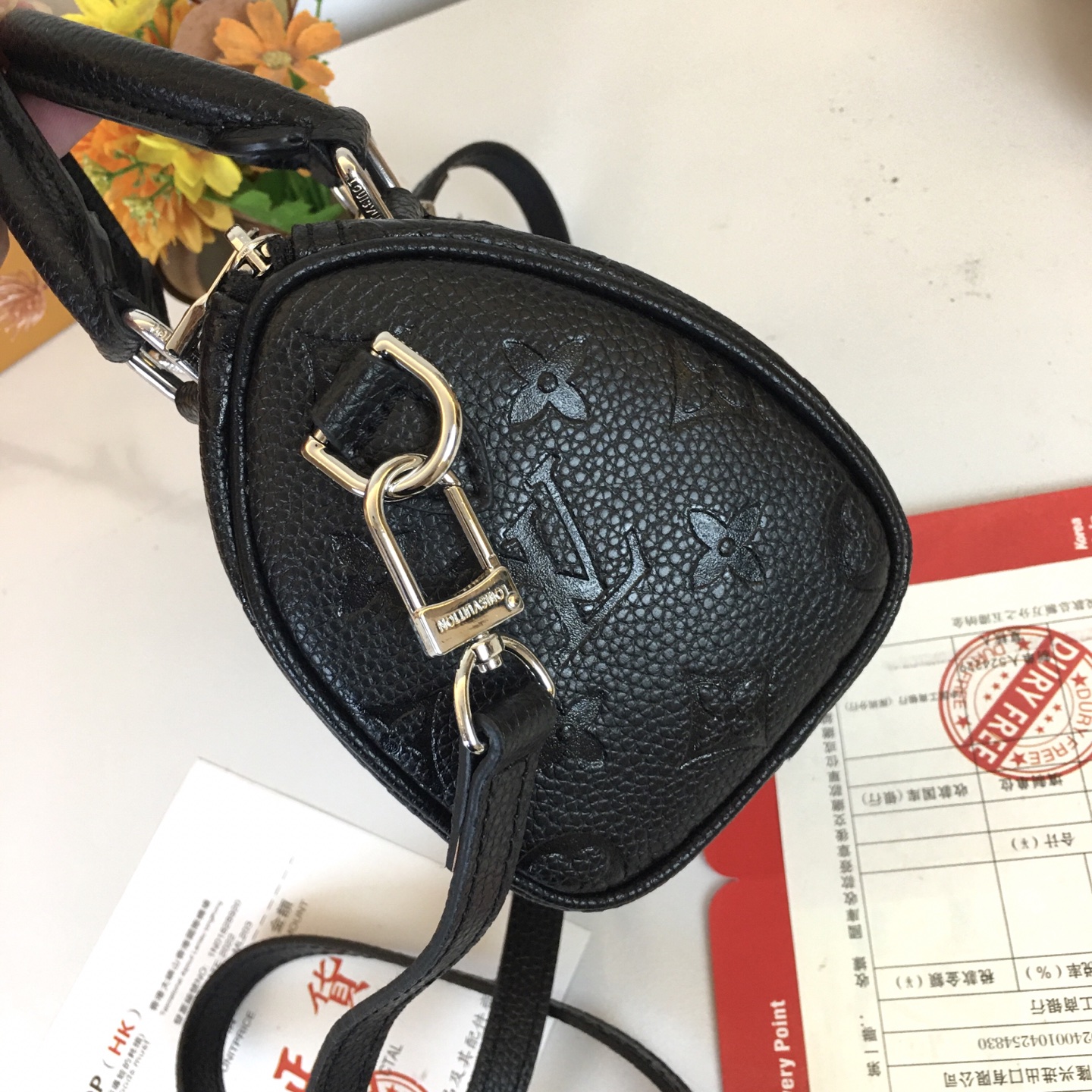 Nano Speedy手袋 - エレガントで軽やかなミニバッグ