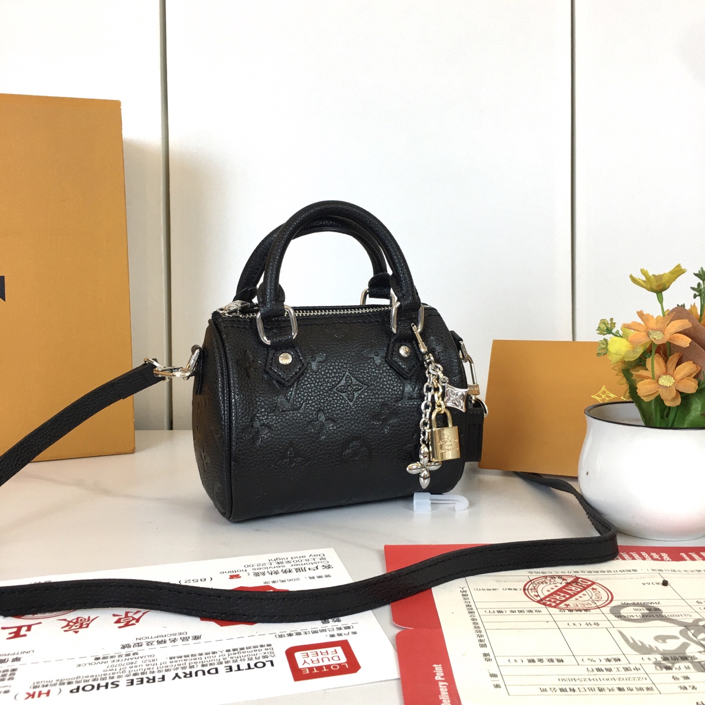 Nano Speedy手袋 - エレガントで軽やかなミニバッグ