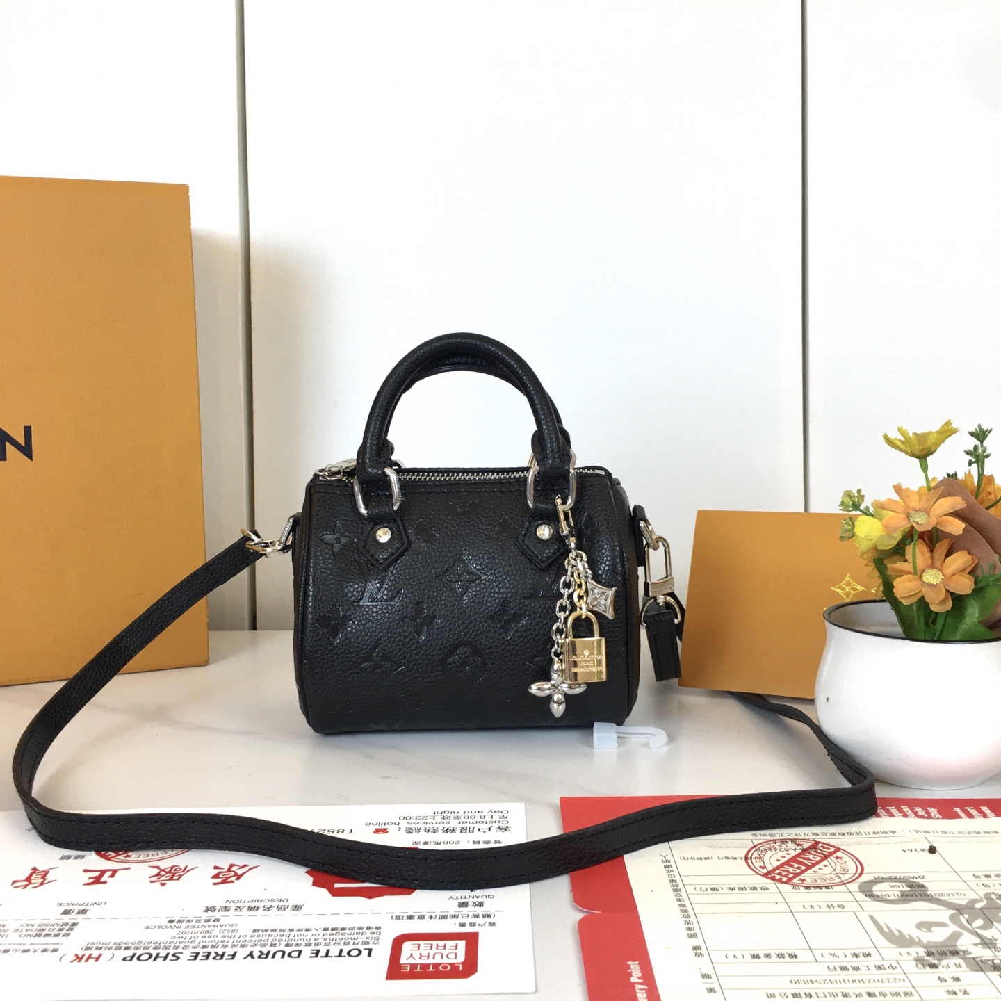 Nano Speedy手袋 - エレガントで軽やかなミニバッグ