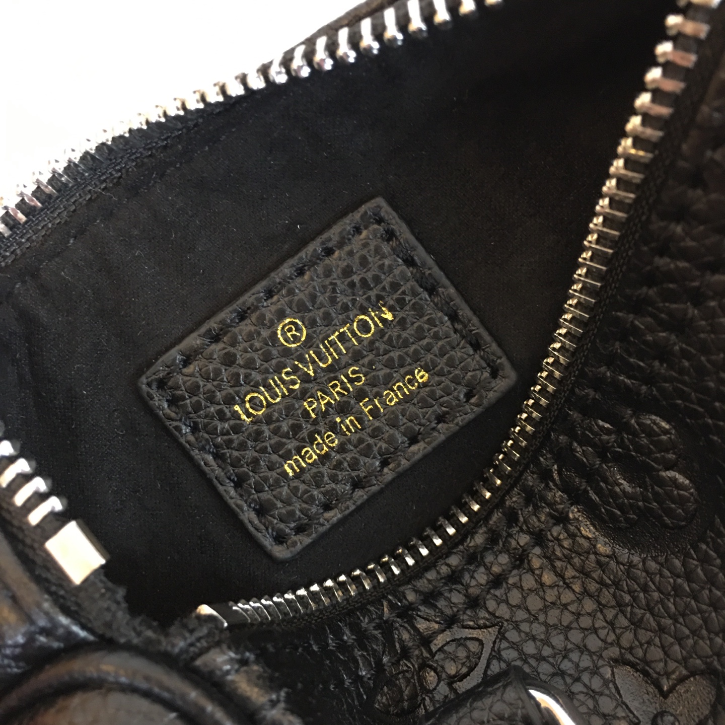 Nano Speedy手袋 - エレガントで軽やかなミニバッグ