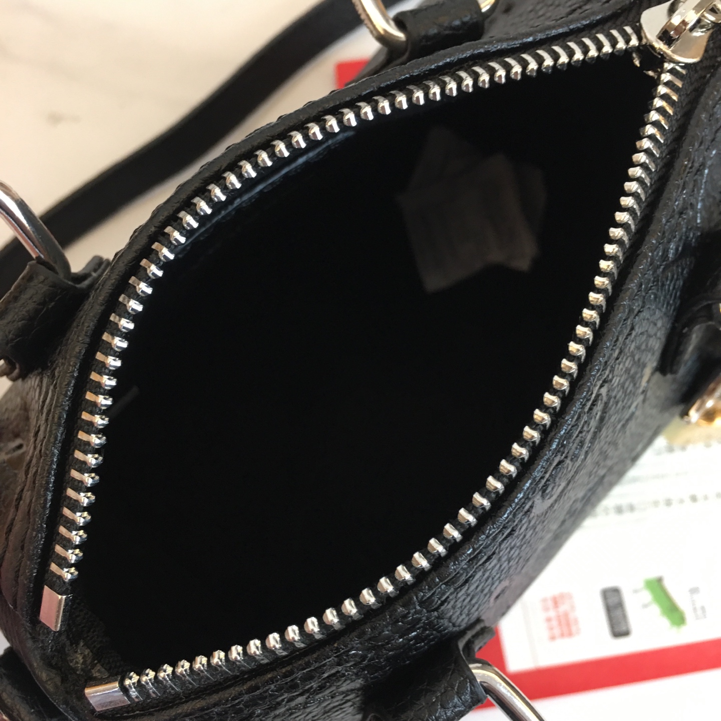 Nano Speedy手袋 - エレガントで軽やかなミニバッグ