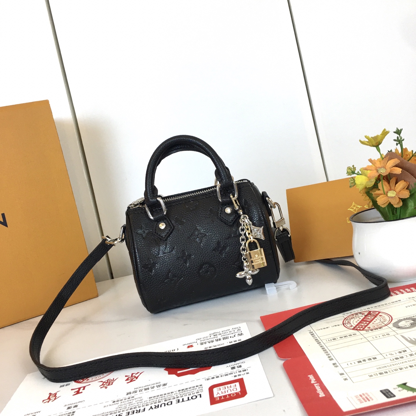 Nano Speedy手袋 - エレガントで軽やかなミニバッグ