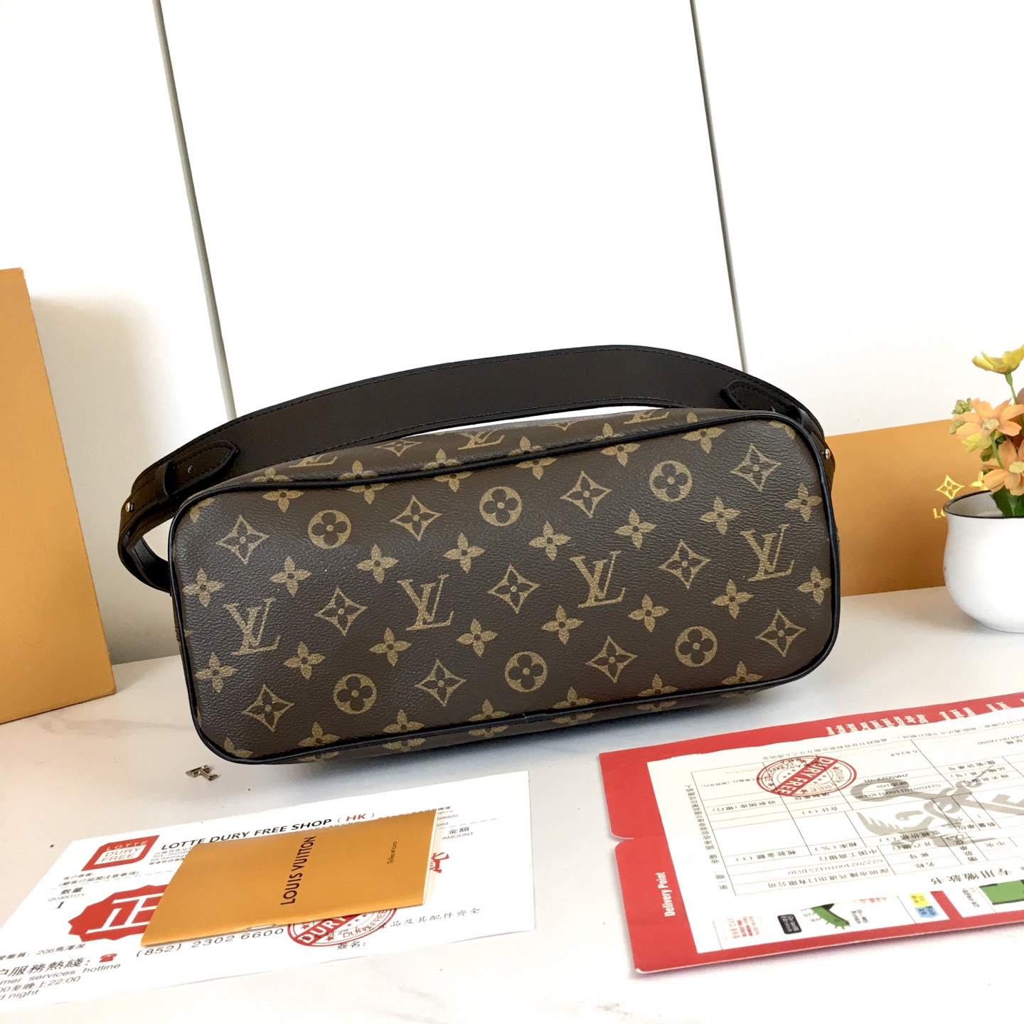 Lockit BB 手袋 - 1960年代のクラシックな魅力を纏ったデザイン