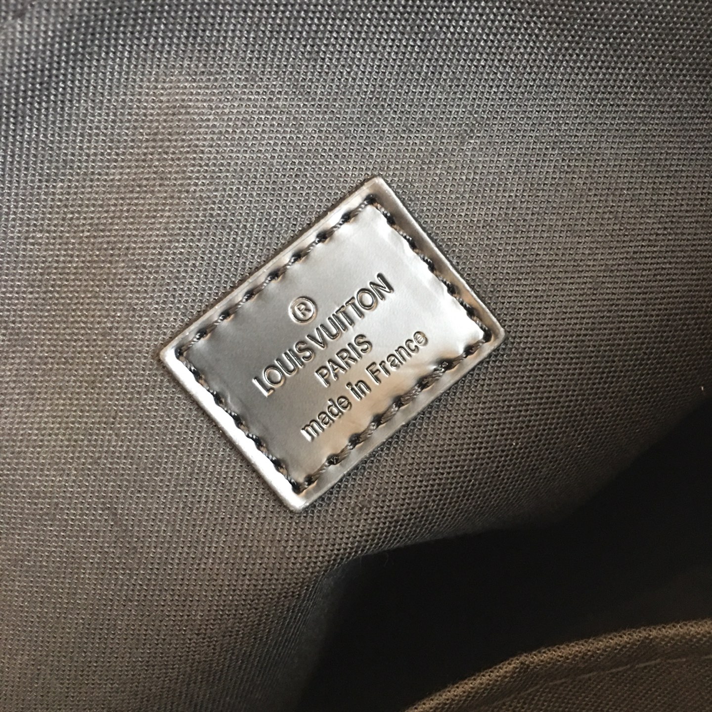 Lockit BB 手袋 - 1960年代のクラシックな魅力を纏ったデザイン