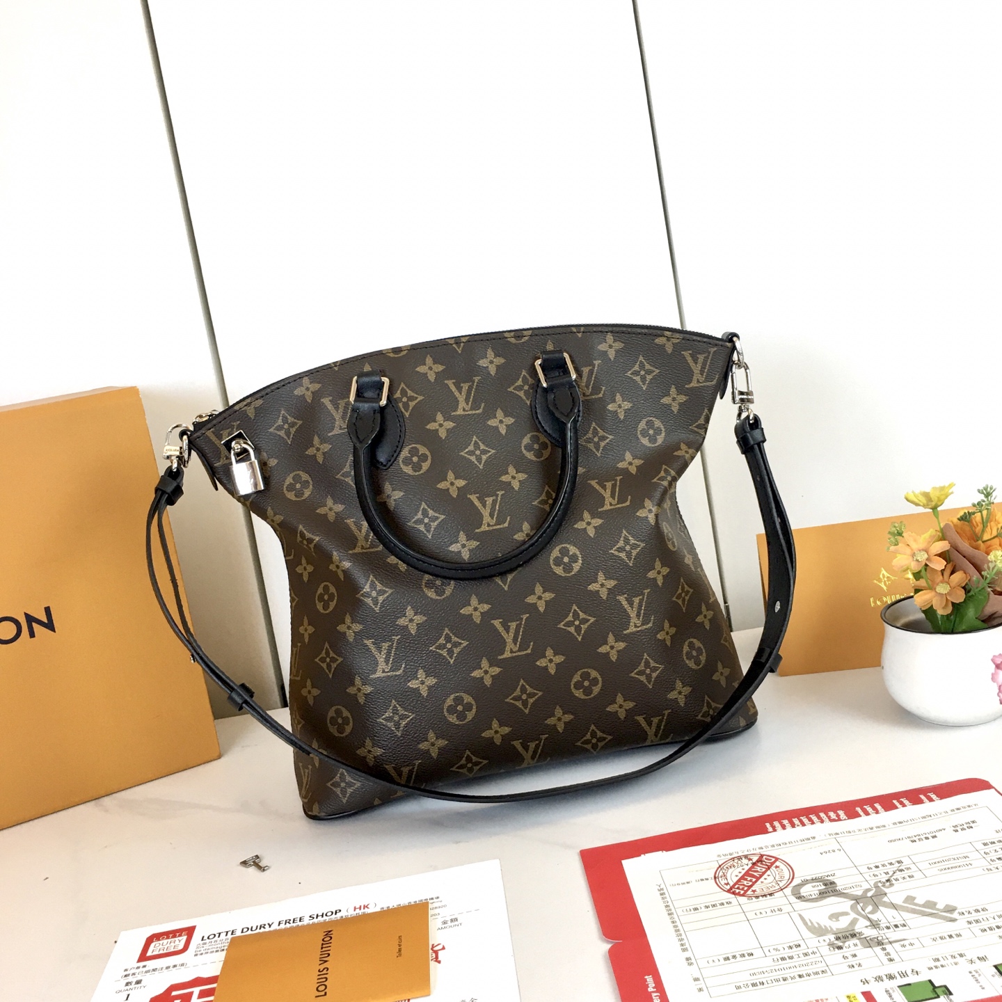 Lockit BB 手袋 - 1960年代のクラシックな魅力を纏ったデザイン